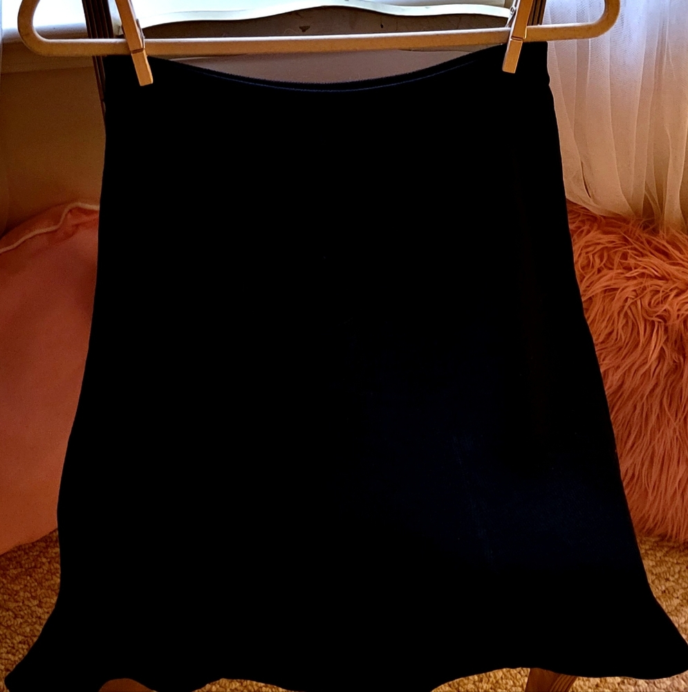 St. John Knit Skirt, Size 4, Classic Black, Like-new Condition. Smoke-free home.